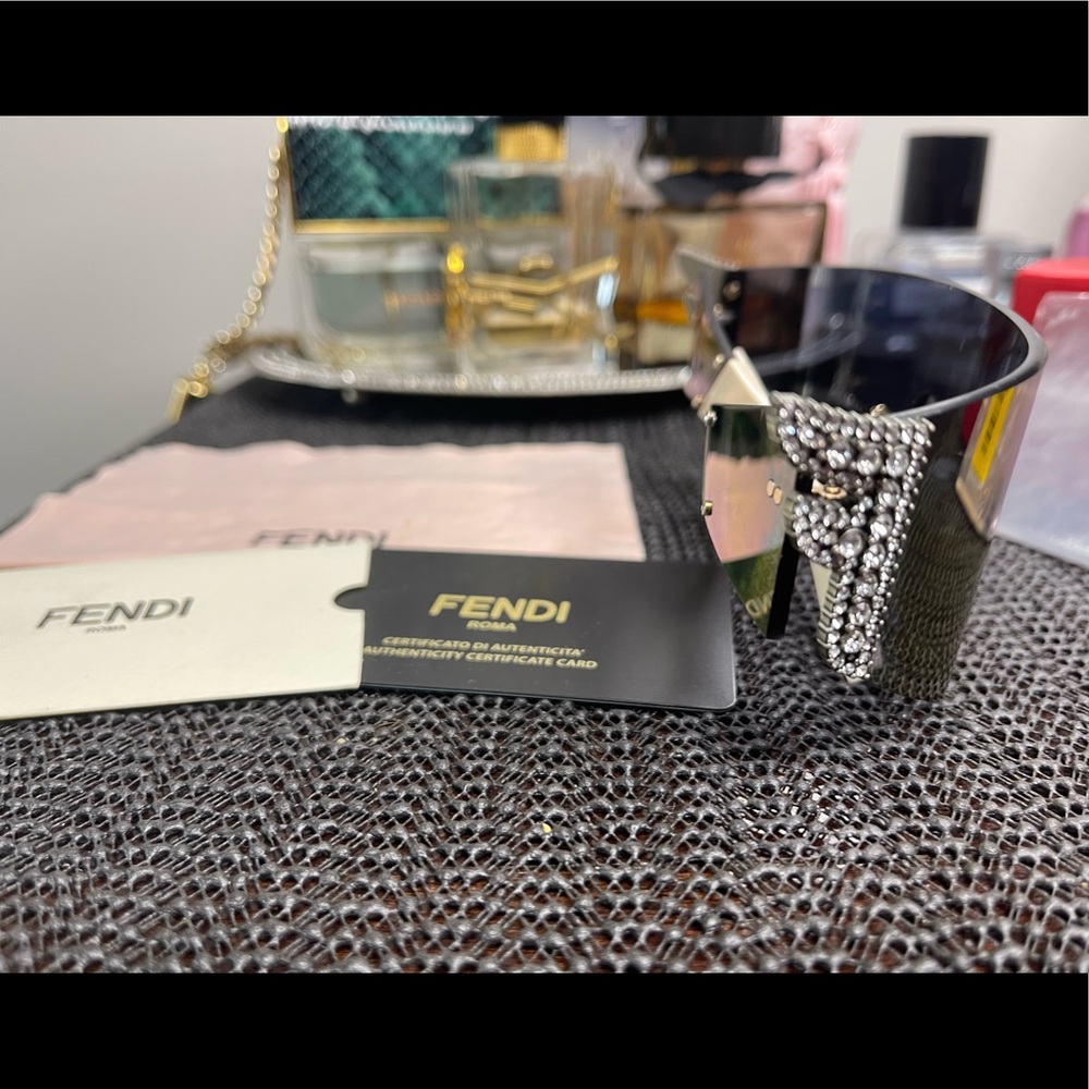 AUTHENTIC FENDI SUNGLASSES - Picture 5 of 5